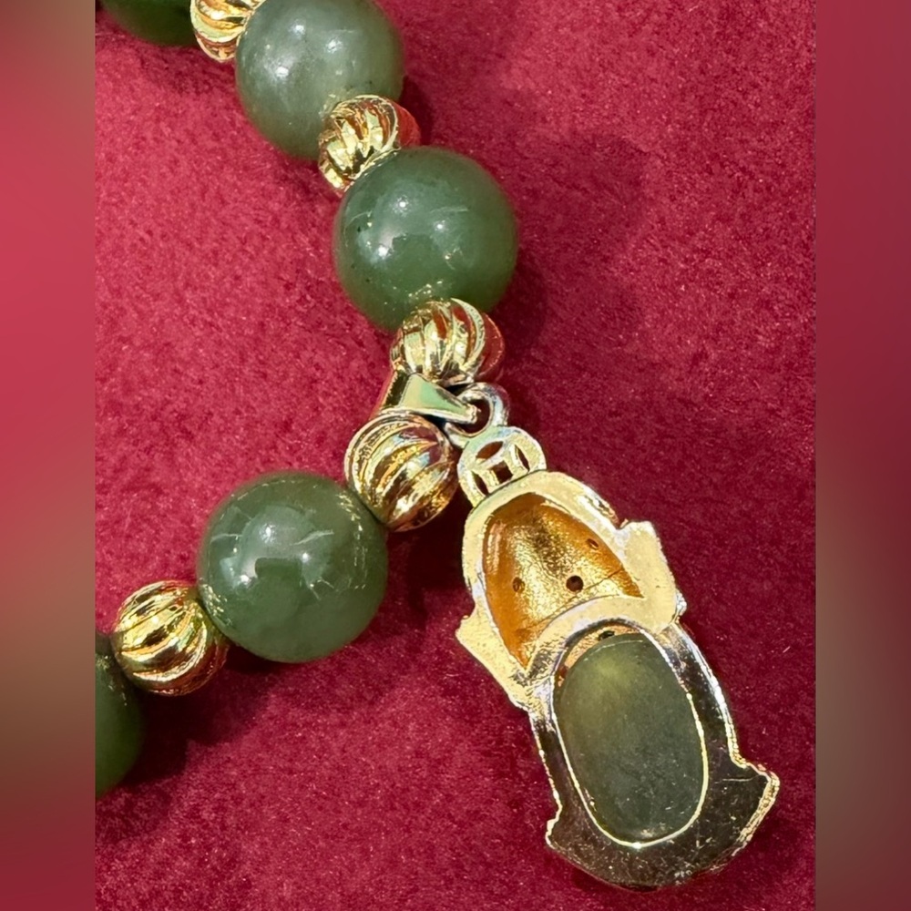 👑✅PRICE FIRM✅ LUCKY🍀 Faux Jade Pixiu Stretch Bracelet - Picture 8 of 17